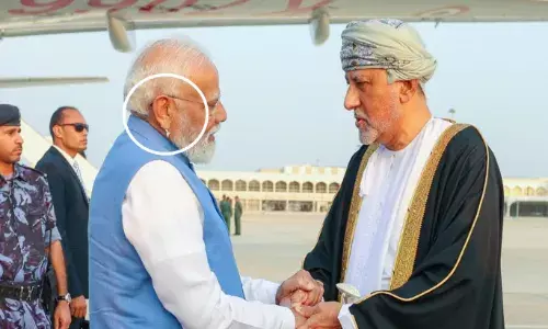 ओमान दौरे पर पहुंचे PM मोदी ने कान में पहना कुंडल? सोशल मीडिया में वायरल वीडियो की जानें सच्चाई
