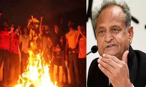 बांग्लादेश में जारी हिंसा में हिंदू बन रहे निशाना, राजस्थान पूर्व CM गहलोत ने केंद्र सरकार से की ये मांग