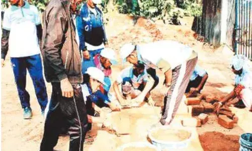 सुकमा: बंदूक छोड़, हाथों में औजार लेकर 35 नक्सली बने राजमिस्त्री