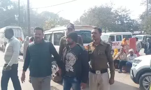 खून के सौदागरों पर SDM का स्टिंग, पत्नी के इलाज का बिछाया जाल, ब्लड बेचने आया दलाल गिरफ्तार