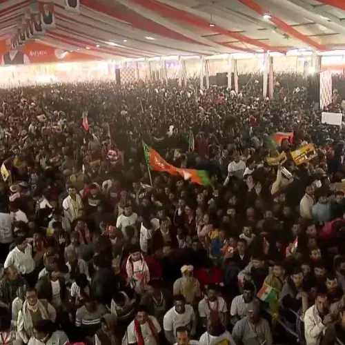 बंगाल में पीएम मोदी: ममता सरकार को मेरा विरोध करना है तो हजार बार करे, लेकिन राज्य का विकास न रोके बंगाल में पीएम मोदी: ममता सरकार को मेरा विरोध करना है तो हजार बार करे, लेकिन राज्य का विकास न रोके