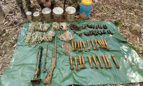 सुरक्षा बलों को नुकसान पहुंचाने के लिए नक्सलियों ने छुपाए हथियार, जवानों ने किया ध्वस्त