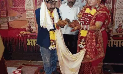 पत्नियों के भंवर जाल में फंसे पूर्व मंत्री दीपक जोशी, तीन आईं सामने