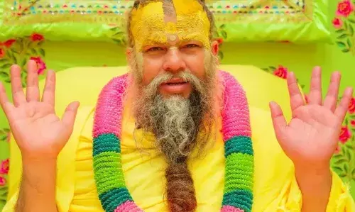 प्रेमानंद जी महाराज ने बताया कब करना चाहिए पति को पत्नी का त्याग