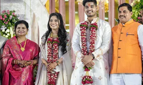 नर्मदा परिक्रमा पर निकले  मुख्यमंत्री के बेटे-बहू: एक साथ करेंगे नर्मदा परिक्रमा