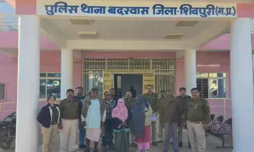 शिवपुरी में लालच देकर आदिवासियों को धर्मांतरण का प्रयास, 3 शिक्षक, पटवारी-पादरी गिरफ्तार