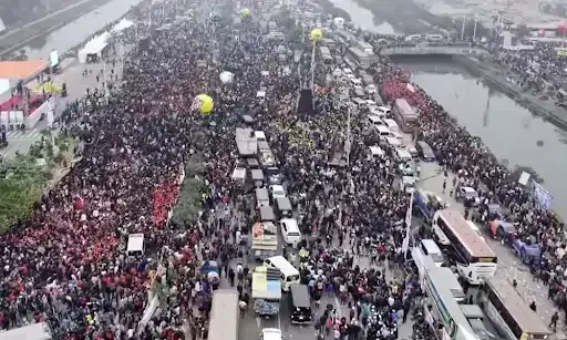 17 साल बाद तारिक रहमान की घर वापसी, ढाका लैंडिंग ने बदली बांग्लादेश की सियासत