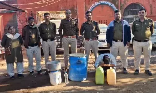 आबकारी विभाग की बड़ी कार्रवाई: 3 गांवों में 63 लीटर अबैध शराब जब्त,8 आरोपी अरेस्ट आबकारी विभाग की बड़ी कार्रवाई: 3 गांवों में 63 लीटर अबैध शराब जब्त,8 आरोपी अरेस्ट