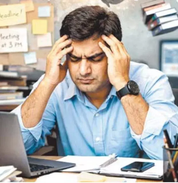 शॉर्ट-टर्म मेमोरी लॉस:तेज रफ्तार ऑफिस कल्चर बना रहा भुलक्कड़ पीढ़ी