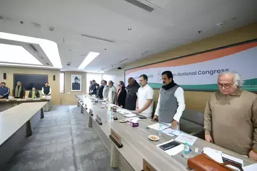 राहुल गांधी ने कहा- मोदी चला रहे वन मैन शो, खड़गे बोले मोदी को गांधी सरनेम से दिक्कत