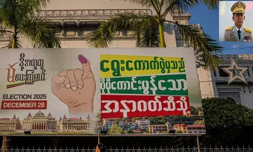 म्यांमार में पांच साल बाद आम चुनाव शुरू, लोग बोले: लोकतंत्र नहीं सिर्फ दिखावा म्यांमार में पांच साल बाद आम चुनाव शुरू, लोग बोले: लोकतंत्र नहीं सिर्फ दिखावा