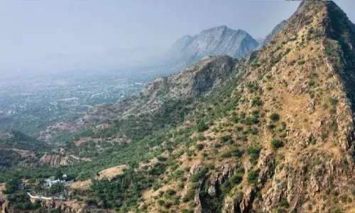 अरावली विवाद पर सुप्रीम कोर्ट का संज्ञानः 100 मीटर वाली परिभाषा पर कल सुनवाई