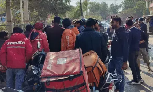 15 घंटे, 28 ऑर्डर और केवल 763: डिलीवरी पार्टनर की कड़वी हकीकत और  अब हड़ताल