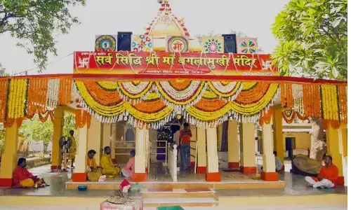 मां बगलामुखी मंदिर में एक सप्ताह तक VIP प्रोटोकॉल बंद, नए साल में बड़ी संख्या में पहुंच रहे भक्त