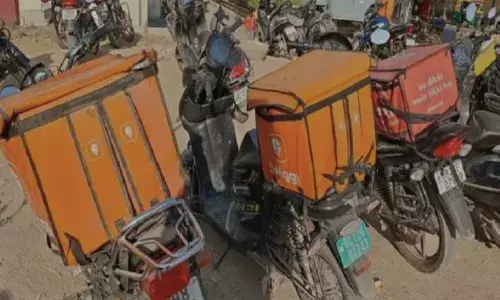 गिग वर्कर की हड़ताल से टेंशन में फूड डिलीवरी कंपनियां, जोमैटो-स्विगी ने बढ़ाया इंसेंटिव गिग वर्कर की हड़ताल से टेंशन में फूड डिलीवरी कंपनियां, जोमैटो-स्विगी ने बढ़ाया इंसेंटिव