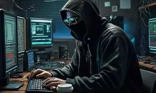 HAPPY NEW YEAR मैसेज से सावधान! क्लिक करना पड़ सकता है महंगा