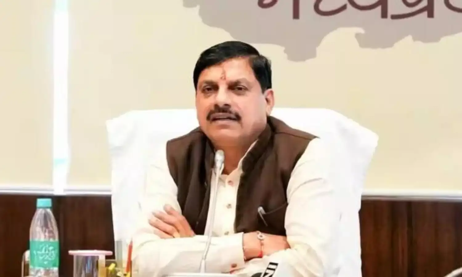 दूषित पानी मामले में CM मोहन का सख्त एक्शन, अपर आयुक्त और PHE इंजीनियर निलंबित, निगम आयुक्त हटाए