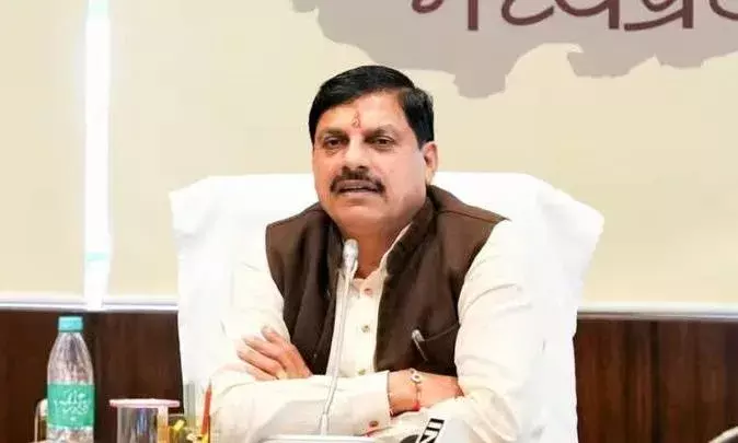 दूषित पानी मामले में CM मोहन का सख्त एक्शन, अपर आयुक्त और PHE इंजीनियर निलंबित, निगम आयुक्त हटाए