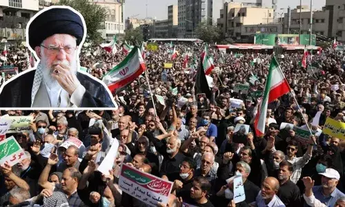 सत्ताधारी पार्टी के खिलाफ उबल रहा ईरान, प्रदर्शन में अब तक 10 की मौत, प्रिंस ने ट्रंप को क्यों कहा थैक्यू