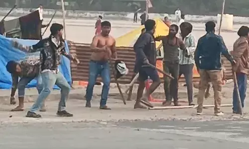 उज्जैन में कार्तिक मेला ग्राउंड पर तीन पक्षों में हिंसक झड़प, जमकर लाठी-डंडे चले