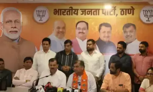 अंबरनाथ में बड़ा सियासी उलटफेर: कांग्रेस के 12 सस्पेंड पार्षद BJP में शामिल अंबरनाथ में बड़ा सियासी उलटफेर: कांग्रेस के 12 सस्पेंड पार्षद BJP में शामिल