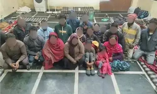 दिल्ली में बड़ा एक्शन: 20 अवैध बांग्लादेशी नागरिक गिरफ्तार, डिटेंशन सेंटर भेजे दिल्ली में बड़ा एक्शन: 20 अवैध बांग्लादेशी नागरिक गिरफ्तार, डिटेंशन सेंटर भेजे