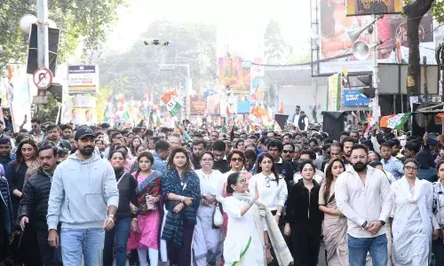 आई-पीएसी छापे के विरोध में ममता बनर्जी ने रैली निकाली, हाई कोर्ट में सुनवाई टली आई-पीएसी छापे के विरोध में ममता बनर्जी ने रैली निकाली, हाई कोर्ट में सुनवाई टली