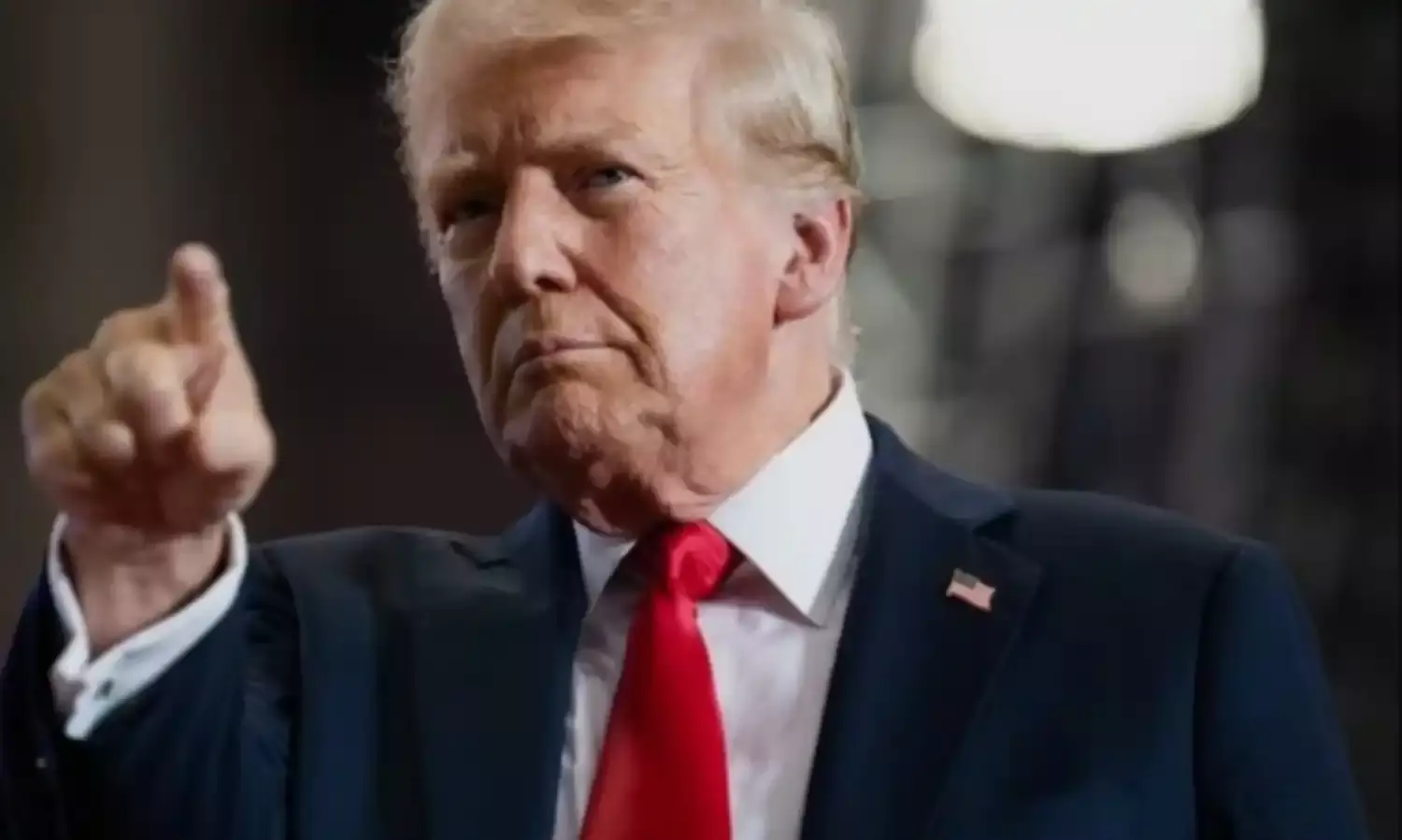 डोनाल्ड ट्रंप की दादागिरी