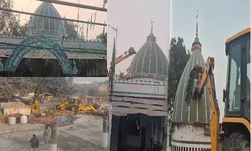 UP में गरजा बुलडोजर, देवरिया में 50 साल पुरानी अवैध मजार गिराई, 300 जवान तैनात रहे
