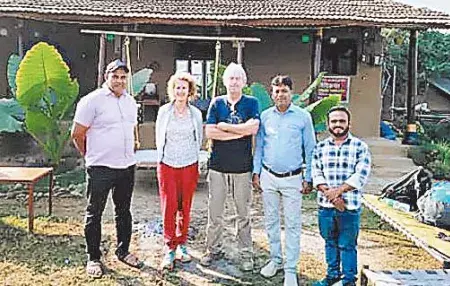 नीदरलैंड के दंपती ने खरगोन के होम स्टे में लिया गांव का आनंद