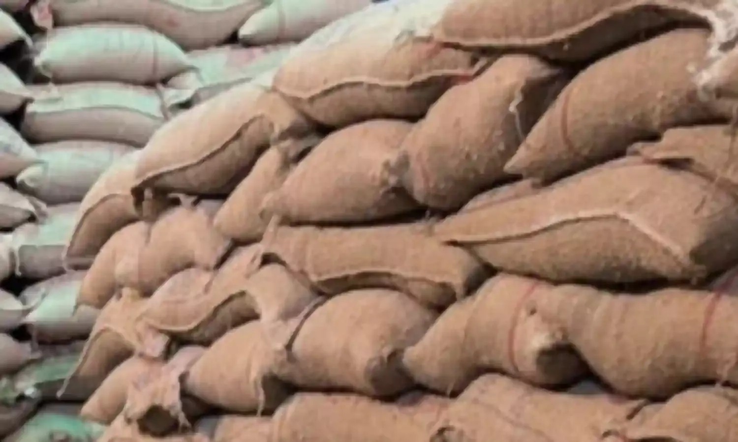 बस्तर में गरीबों का राशन सड़ता रहा, सिस्टम सोता रहा: चिंतलनार से गीदम तक लापरवाही की कहानी