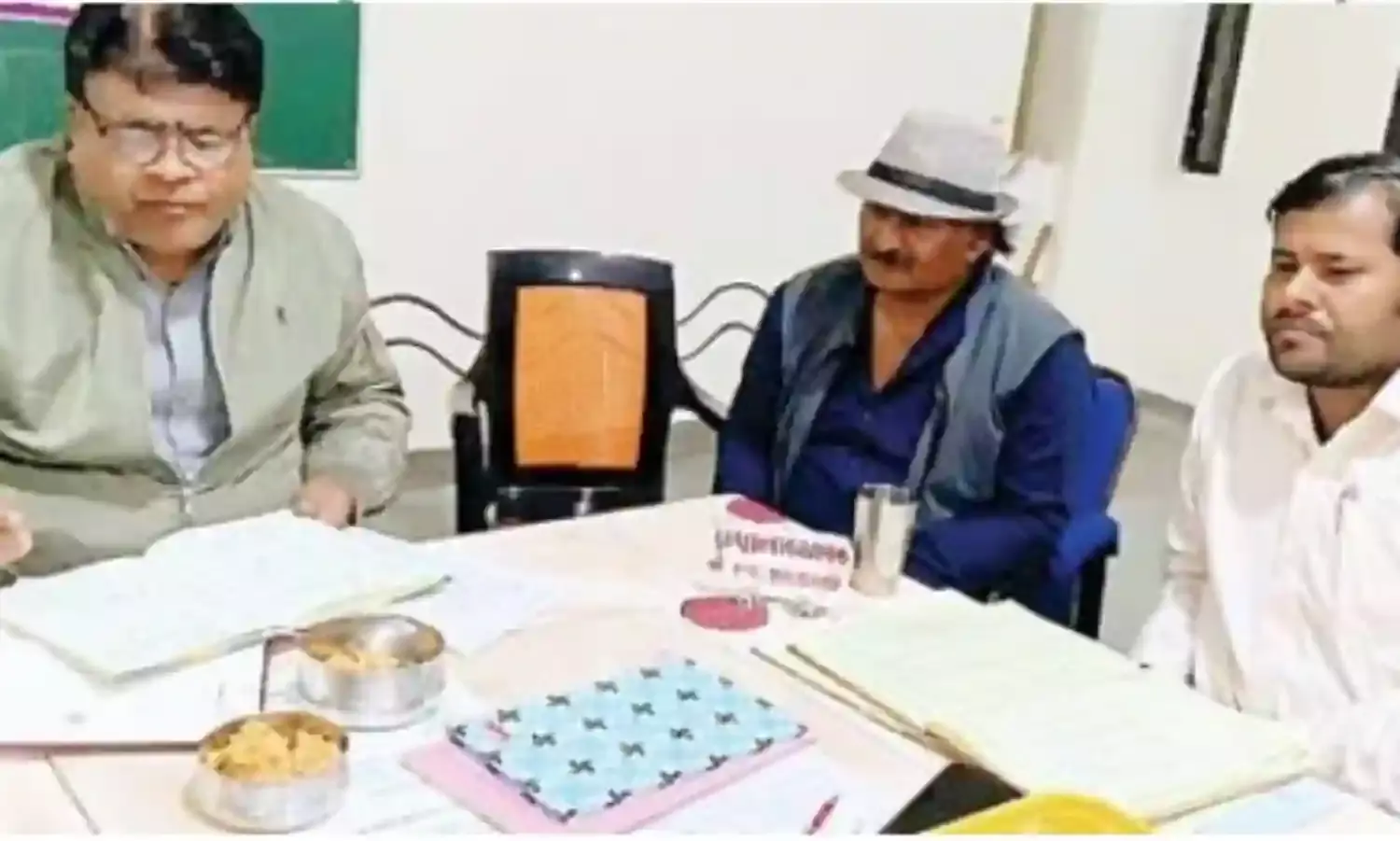 रतलाम: सांदीपनि स्कूल में मिड डे मिल से 14 बच्चों की तबीयत बिगड़ी, मिर्ची को वजह माना गया