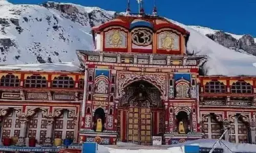 बदरीनाथ में सिंहद्वार से आगे अब नहीं ले जा पाएंगे मोबाइल