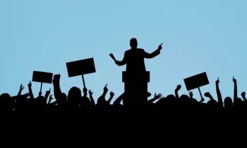 राजनीति के गिरते नैतिक मूल्य और उनकी पुनर्स्थापना