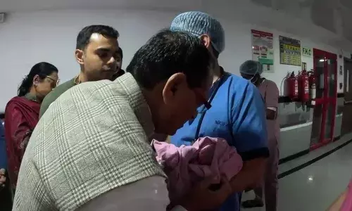 कानों में गायत्री मंत्र, फिर माथे को चूमा, शिवराज ने अपनी पोती का ऐसे किया स्वागत, चेहरा देखते ही पिता ने रखा नाम