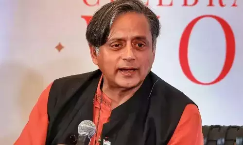 शशि थरूर केरल कांग्रेस बैठक में नहीं हुए शामिल, नाराजगी की वजह कोच्चि प्रोग्राम शशि थरूर केरल कांग्रेस बैठक में नहीं हुए शामिल, नाराजगी की वजह कोच्चि प्रोग्राम