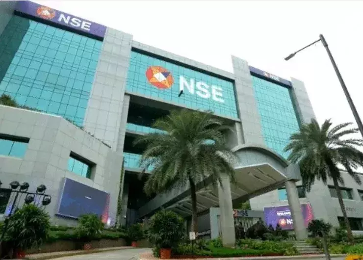 निचले स्तर से 700 अंक उछला सेंसेक्स, 81,800 के पार, निफ्टी 25,100 के ऊपर