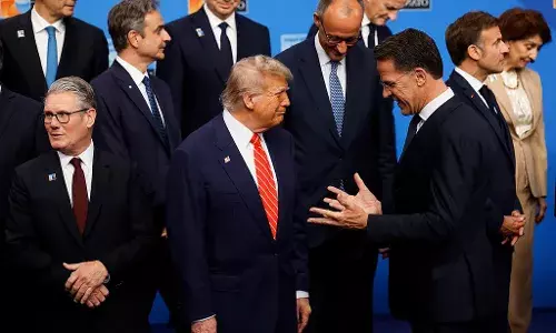 दुनिया को टैरिफ से डराने वाले ट्रम्प यूरोप के आगे झुके? 27 देशों की ‘ट्रेड बाजूका’ धमकी से बदला रुख