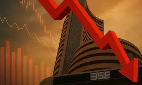 लाल निशान पर मार्केट, सेंसेक्स में 500 अंकों की गिरावट, ऑटो और IT शेयरों में बिकवाली