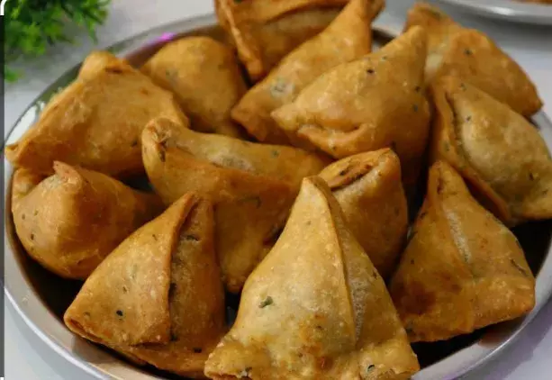 समोसा खाया तो साढ़े तीन किलोमीटर चलना होगा, वरना बीमारी तय: डॉ. दीक्षित