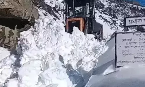 कश्मीर में कड़ाके की ठंड, सोनमर्ग में पारा -11.2°C; कोहरे से कहर सड़क हादसों में 7 की मौत