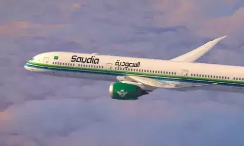 लखनऊ में सऊदी जा रहे विमान की इमरजेंसी लैंडिंग, केबिन प्रेशर में खराबी; 275 यात्री थे सवार