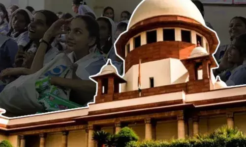 सुप्रीम कोर्ट: स्कूलों में लड़कियों के लिए फ्री पैड और अलग टॉयलेट जरूरी, वरना मान्यता रद्द सुप्रीम कोर्ट: स्कूलों में लड़कियों के लिए फ्री पैड और अलग टॉयलेट जरूरी, वरना मान्यता रद्द