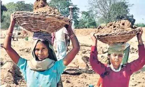 जी राम जी योजना: केंद्रबिंदु अंतिम पंक्ति का व्यक्ति