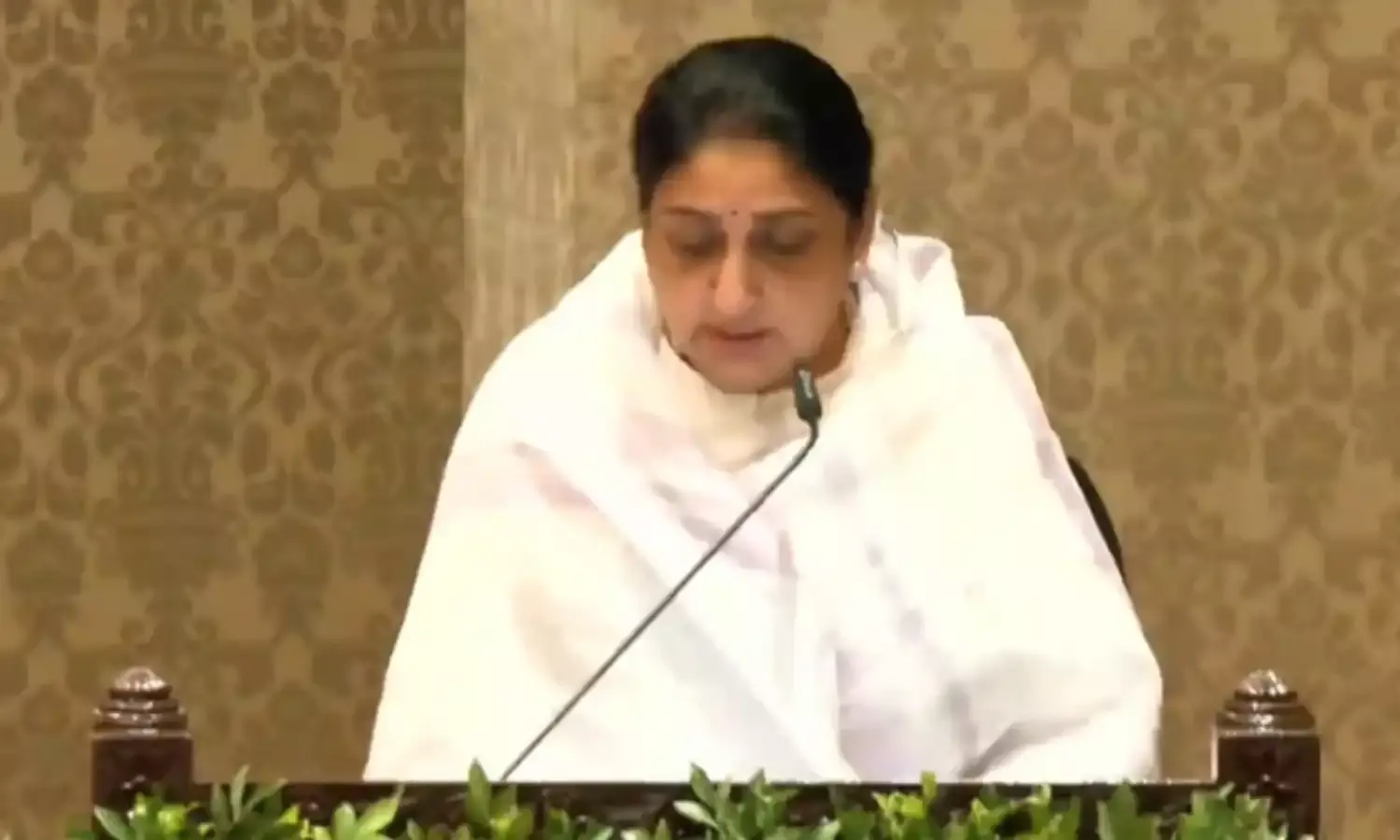 महाराष्ट्र की पहली महिला डिप्टी CM बनी सुनेत्रा पवार, पति अजित के निधन के बाद ली शपथ