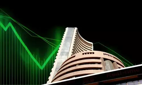 ट्रम्प के टैरिफ फैसले से शेयर बाजार में तूफानी तेजी, सेंसेक्स 2300 अंक उछला