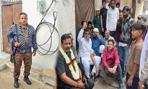 बिजली बिल नहीं चुकाया तो विभाग की सख्ती, घर के बाहर तैनात किए बंदूकधारी गार्ड