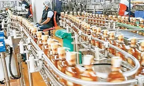 नकली शराब परिवहन परमिट:सोम डिस्टलरीज की दोनों लाइसेंस सस्पेंड