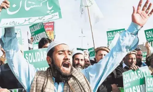 कश्मीर एकजुटता दिवस का विरोधाभासः विदेशों में वकालत, घर में दमन