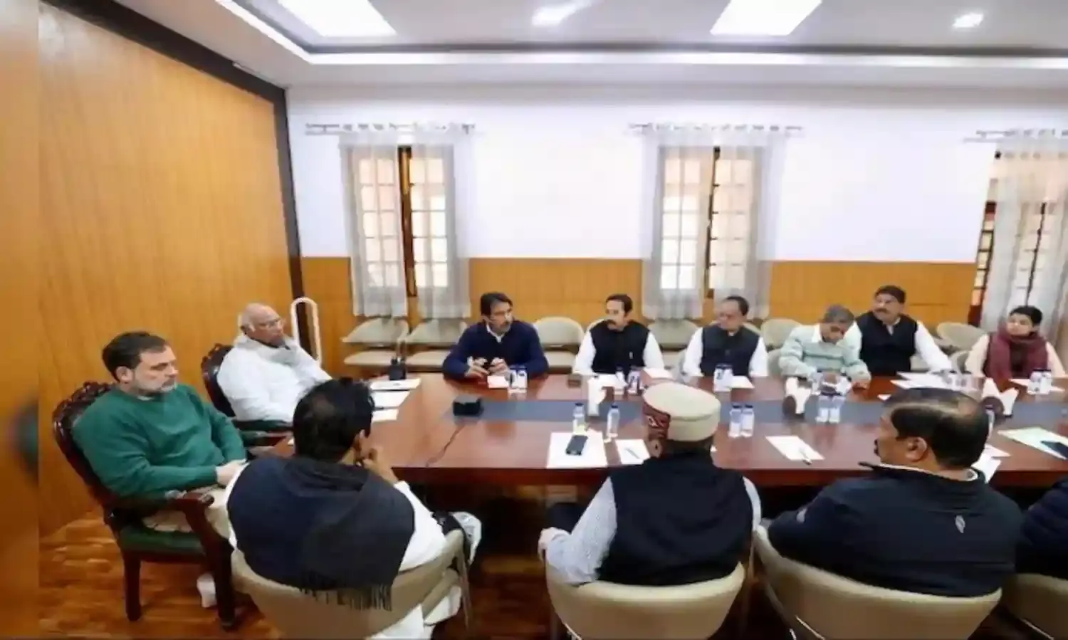 कांग्रेस बंगाल की सभी 294 सीटों पर अकेले लड़ेगी चुनाव, CWC बैठक में फैसला